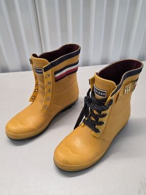 Tommy Hilfiger Yellow Rubber Lace Up Mid-Calf Duck Rain Boot Women's Shoes 7M